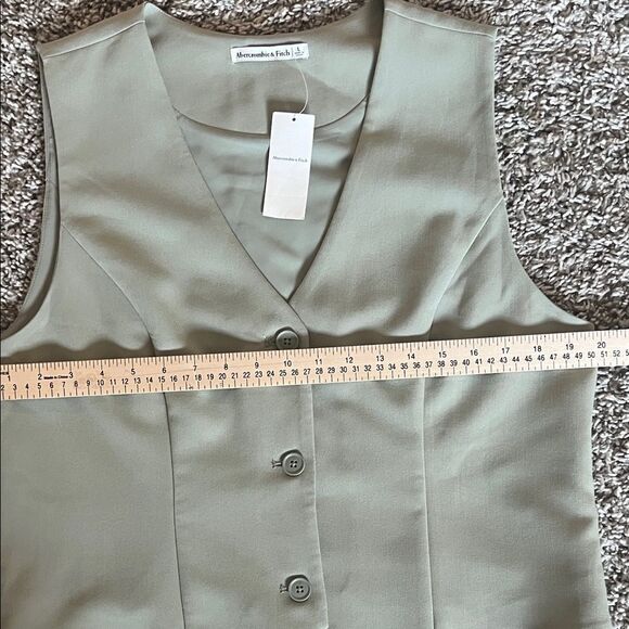 NWT Abercrombie and Fitch Sage Button Up Vest in Size Large - Picture 9 of 9